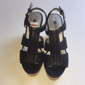 Black White mountain heals